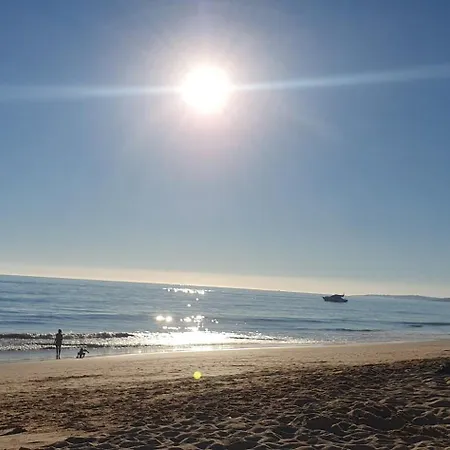 Refugio Na Da Falesia, A Pe E Golfe, Alfamar E Falesia